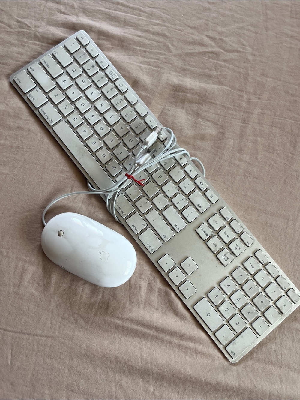 Apple White Wired Keyboard with Apple Mouse Combo